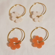 Load image into Gallery viewer, Cute Cream Flower Earrings